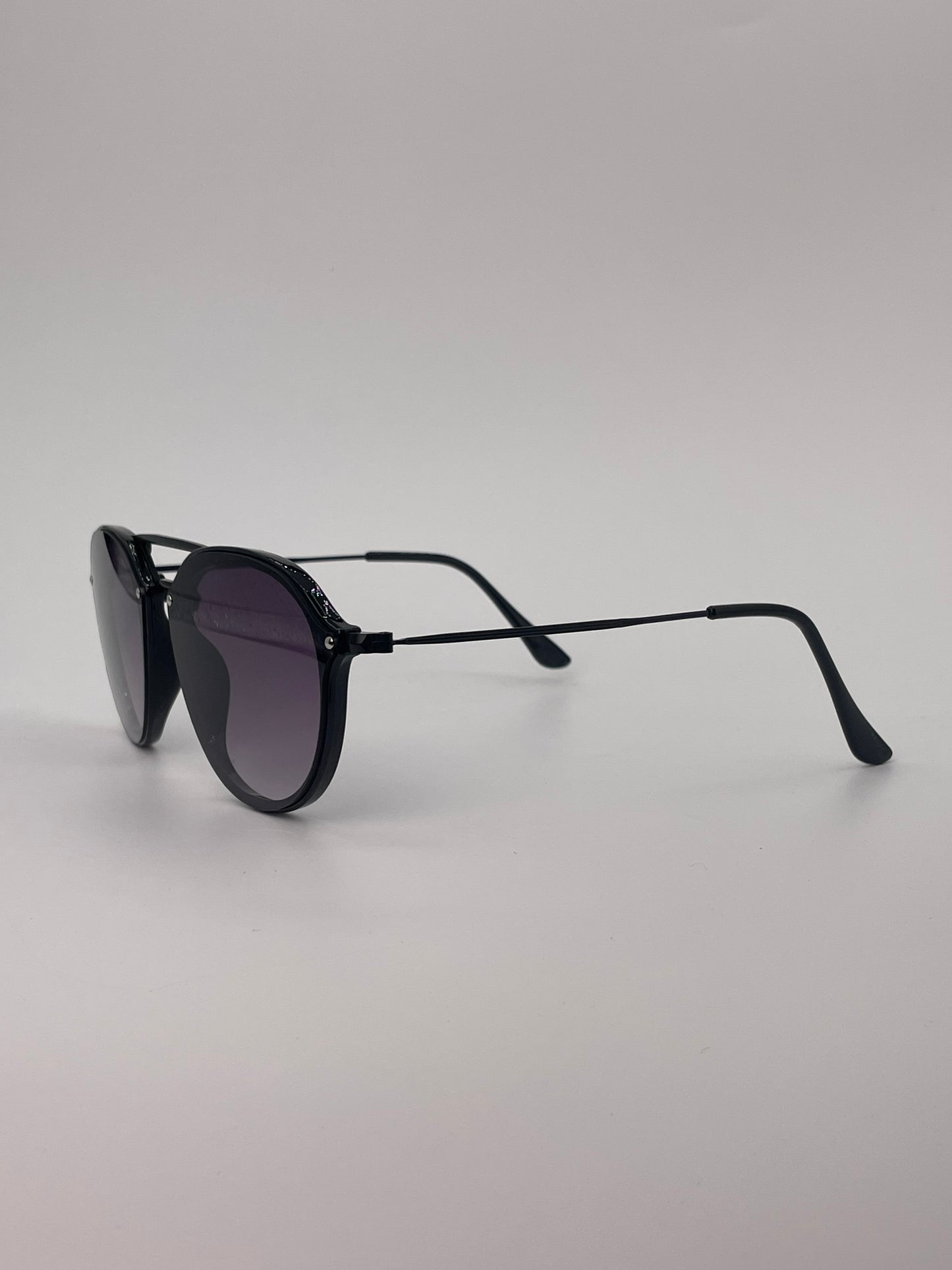 Double bridge sunglass with black body-256