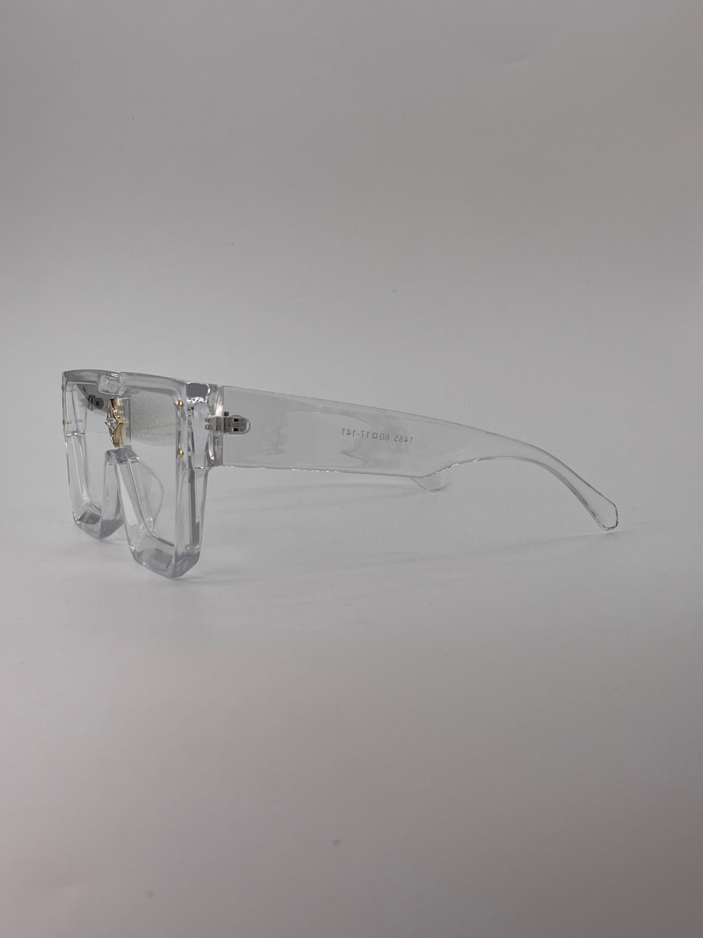 Transparent fashion model stylish  look sunglass-260