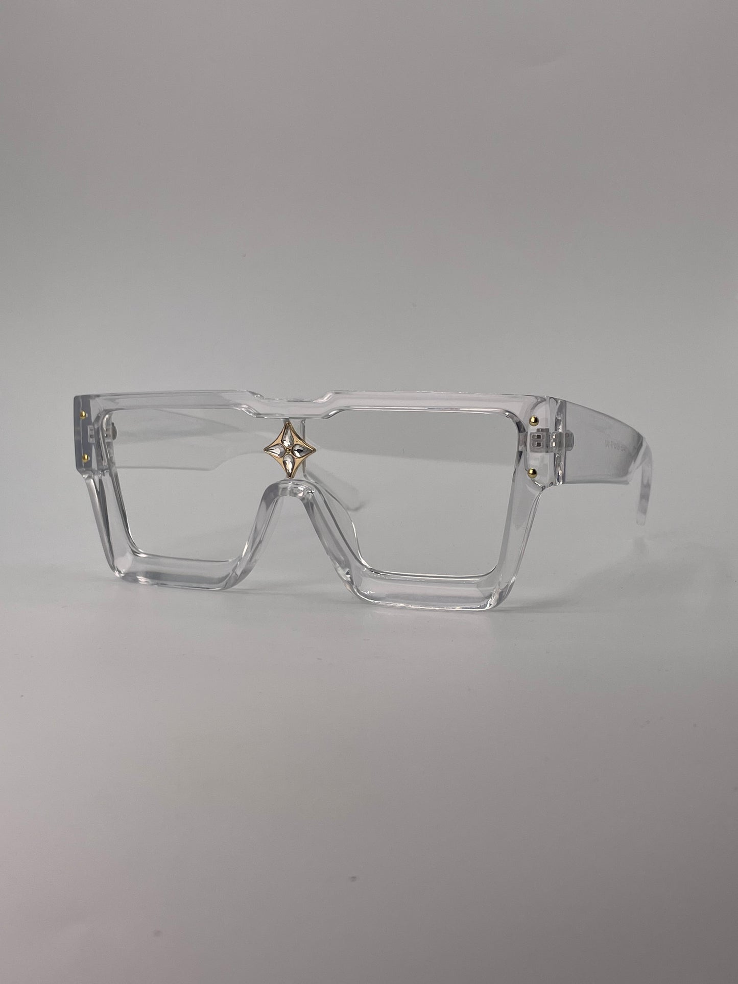 Transparent fashion model stylish  look sunglass-260